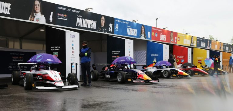 Copertina F1 Academy