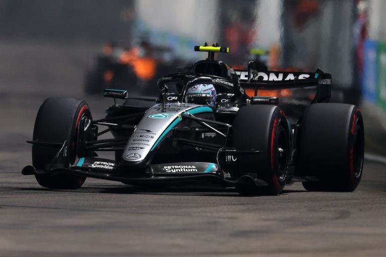 Mercedes limita i danni a Singapore. Terzo Antonelli, nono Russell